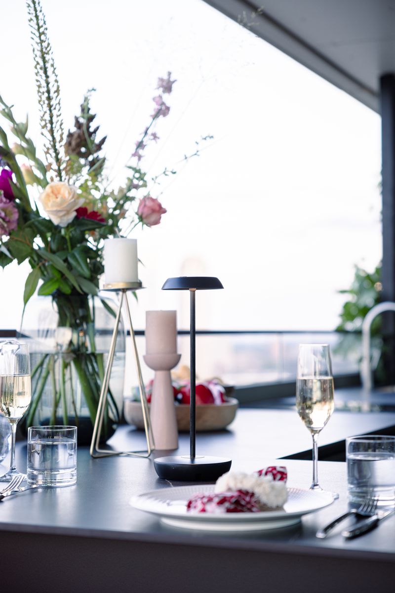 in-lite Sway Table