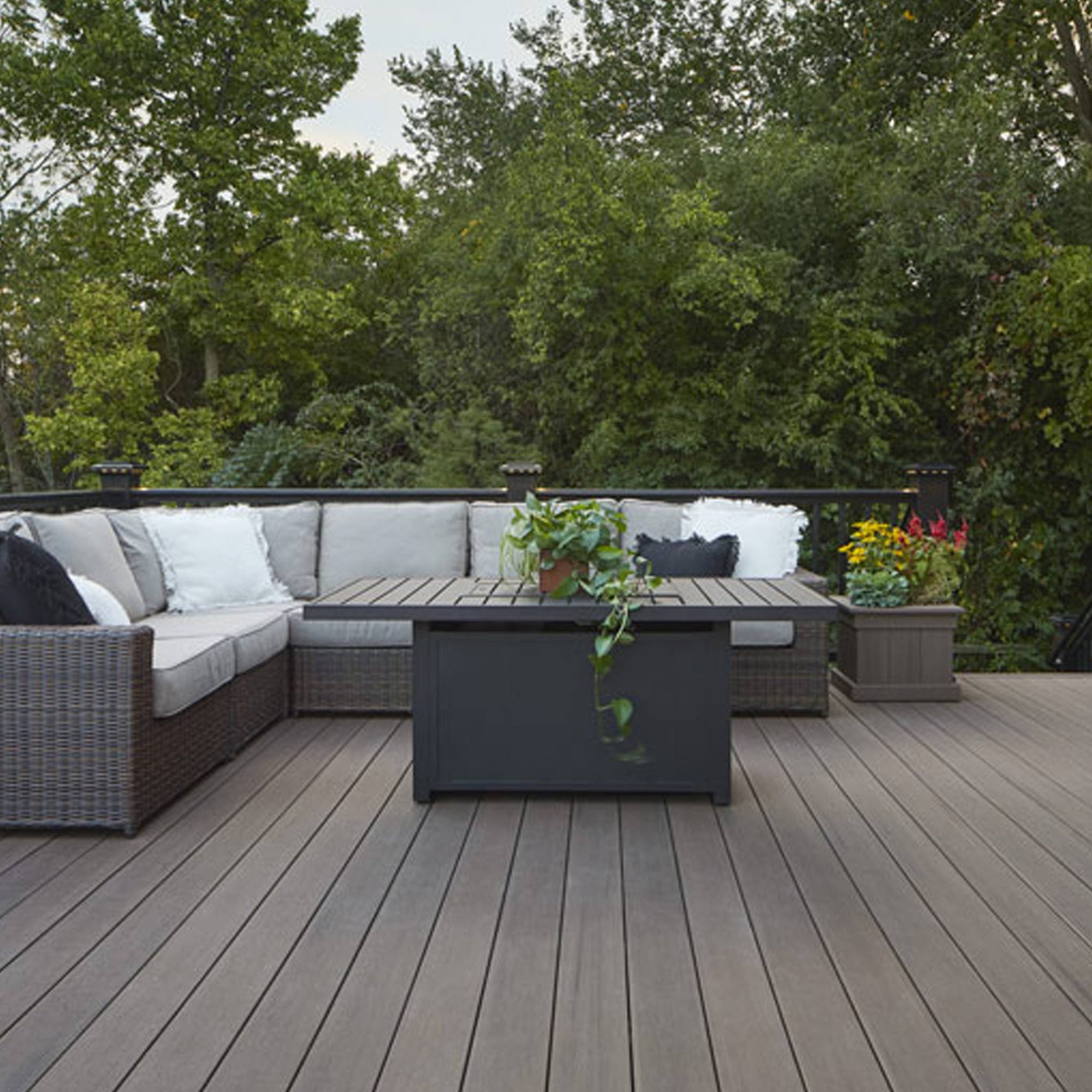 AZEK Landmark Collection American Walnut